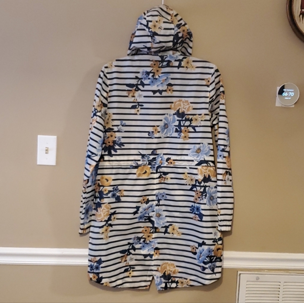 Joules GoLightly Packable Striped Floral Print Raincoat Size 4 NWT'S - Picture 6 of 16